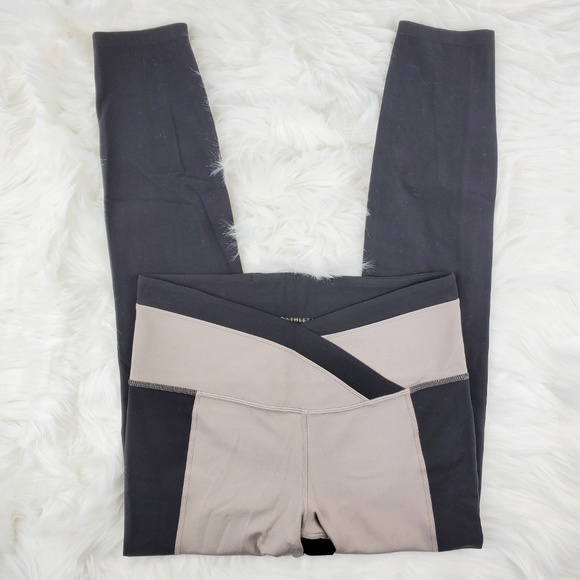 NWOT Athleta Black Chroma 7/8 Leggings - Picture 4 of 8